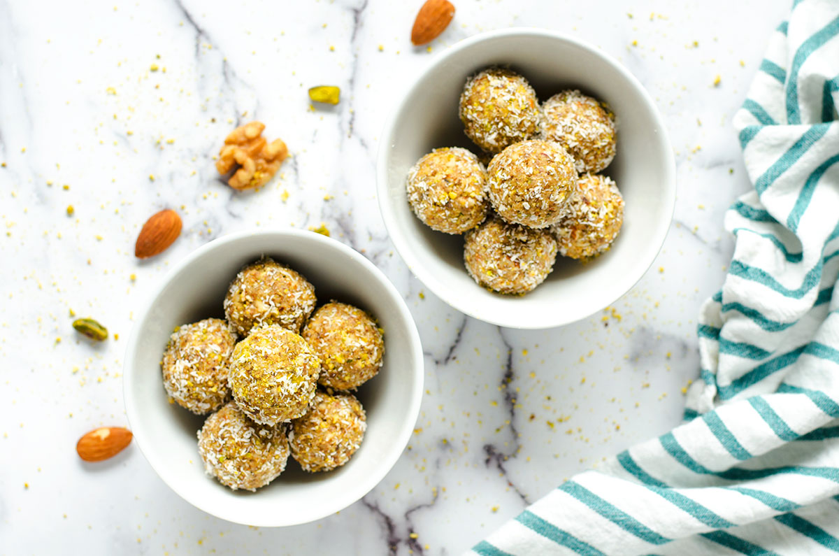 HEALTHYFATS-rich-almond-walnut-pistachio-balls-truffles-5-minutes-no-cook-sweetcravings-dessert-snack-SATIATING-aromatic-recipe-flavorsofnutrition